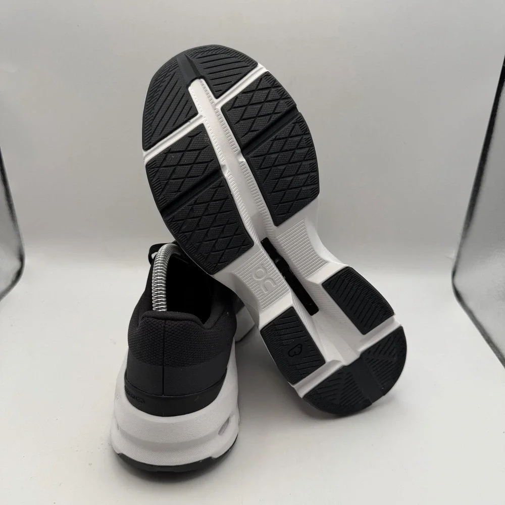On‎ Women's Cloudpulse Sneakers Size 10 Black and White New